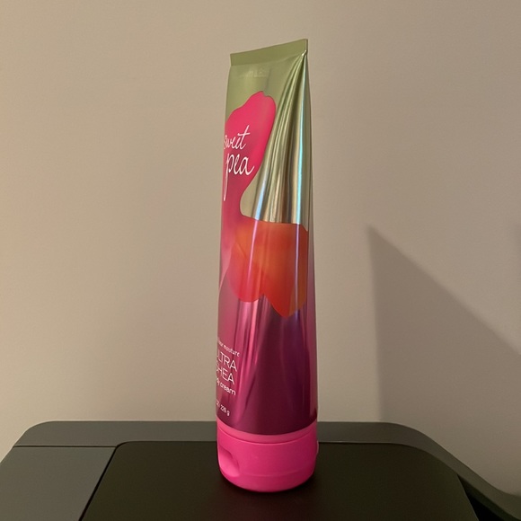 Bath & Body Works Sweet Pea 24 Hour Moisture Ultra Shea Body Cream 8oz - Picture 2 of 7